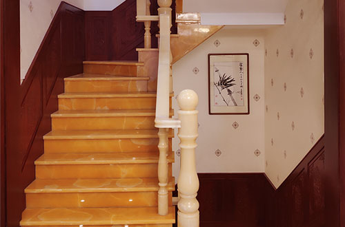 禅城中式别墅室内汉白玉石楼梯的定制安装装饰效果